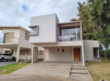 Casa · 162m² · 5 Ambientes · 2 Cocheras · Hermosa Casa de 3 Dorm. a Estrenar en Venta en Country Pinar 1, Tafí Viejo