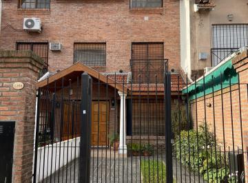 Casa de 4 ambientes, San Isidro · Triplex (Villa Adelina) - Lote 248 m². 4 Amb con Cochera