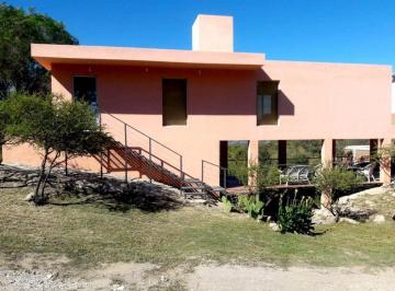 Casa · 90m² · 3 Ambientes · 1 Cochera · Casa en Venta de 2 Dorm. C/ Cochera en Villa Parque Siquimán