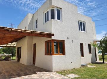 Casa · 130m² · 3 Ambientes · 2 Cocheras · Venta Casa 3 Amb en Santa Isabel con Jardín a Terminar