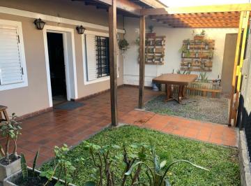 Casa · 220m² · 4 Ambientes · 3 Cocheras · Santilli - Lautaro 64 - Temperley Este