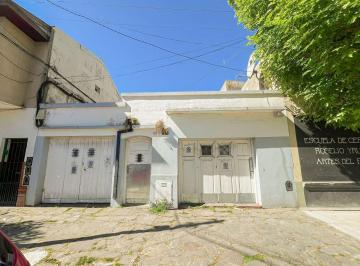 Terreno · 300m² · 3 Ambientes · Casa a Demoler Sobre Lote de 300 m² en Bolivar y Guido