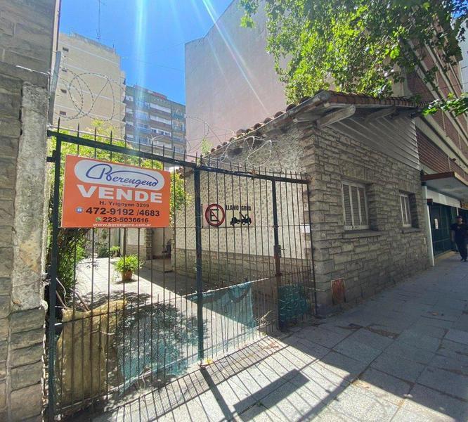 Casa a demoler sobre lote de 220m², 4 amb, 3 dorm, 2 baños, Terminal Vieja