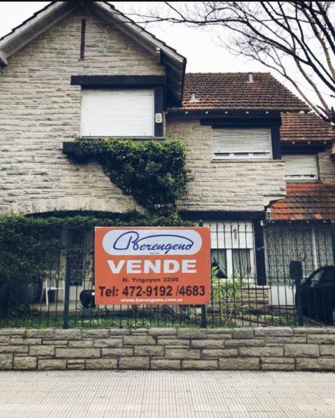 Chalet de estilo en Barrio Chauvin con 3 dorm y 3 baños