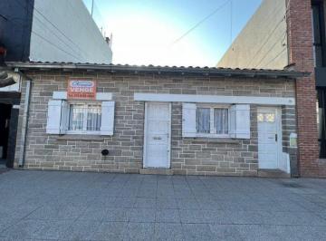 Casa · 57m² · 3 Ambientes · Chalet PH Al Frente de 3 Ambientes con Patio en Dorrrego y Avellaneda