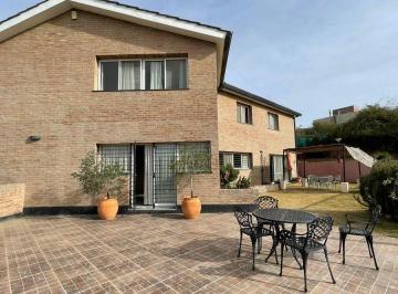 Casa · 300m² · 4 Ambientes · Se Vende Casa Villa del Lago en Villa Carlos Paz