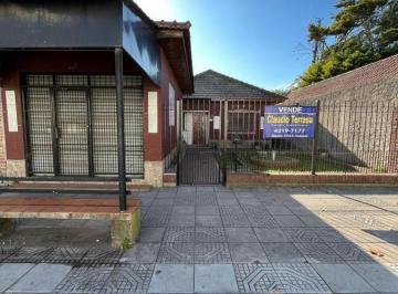 Casa · 135m² · 3 Ambientes · 1 Cochera · Chalet en Venta en R. Calzada