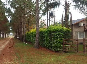 Quinta vacacional · 80m² · 3 Ambientes · 1 Cochera · Hermoso Complejo de 2 Cabañas en Venta - Arroyo Leyes