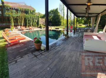 Casa · 500m² · 3 Dormitorios · 2 Cocheras · Casa - Altos del Pilar