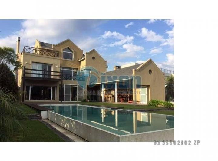Casa · 450m² · 3 Dormitorios · 1 Cochera