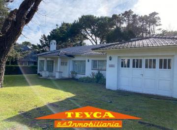 Casa · 164m² · 5 Ambientes · 1 Cochera · Venta, Casa de 5 Amb - Zona Centro, Pinamar, Remodelada!