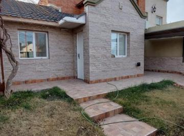 Casa · 7 Ambientes · Casa - Centenario