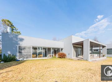 Casa · 280m² · 5 Ambientes · 2 Cocheras · Casa de 3 Dorm. con Jardín Hostal del Sol