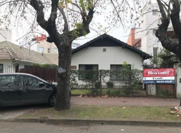 Casa · 329m² · 3 Dormitorios · 2 Cocheras · Casa - Adrogue