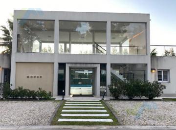 Casa · 110000m² · 4 Ambientes · 1 Cochera · Casa - Boulevard del Sol