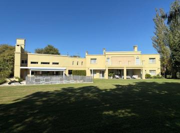 Casa · 460m² · 10 Ambientes · 3 Cocheras · Única Casa a La Venta en Kentucky con Dos Terrenos Venía a Conocerla!