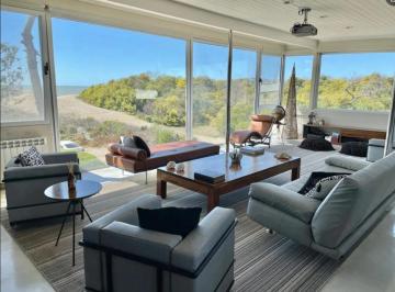 Casa · 300m² · 6 Ambientes · Cod 102 Categoria / Alquiler y Venta - Sobre Línea del Mar