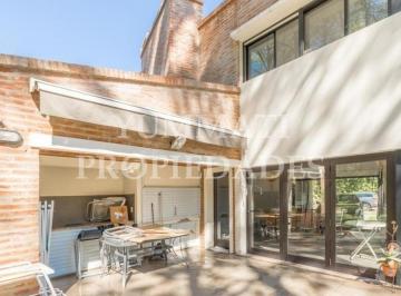 Casa · 280m² · 5 Ambientes · 1 Cochera · Venta Casa 4 Dorm.