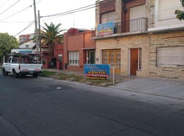Casa de 4 ambientes, Morón · Moron Central - Boatti Al 700 - Americana en 2 Plantas - 4 Ambientes con Balcon. - Patio - Venta Directa