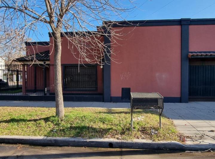 Casa · 130m² · 3 Ambientes · 2 Cocheras
