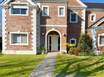 Casa de 5 ambientes, Pilar · Ayres de Pilar, Casa en Venta Al Parque Central