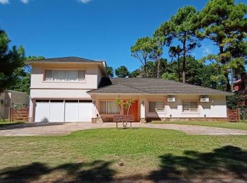 Casa · 320m² · 5 Ambientes · 2 Cocheras · Codigo 624 - Pinamar - Casa en Alquiler - Zona Alamos - Pileta