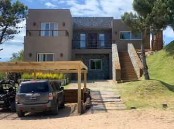 Casa · 170m² · 4 Dormitorios · 1 Cochera · Casa en Venta Lote 9,barrio Deportiva Costa Esmeralda.