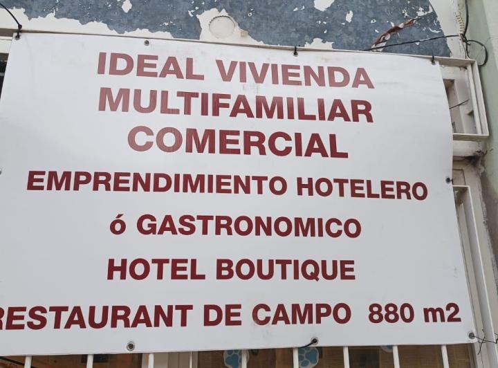 Casa · 300m² · 4 Ambientes · 1 Cochera