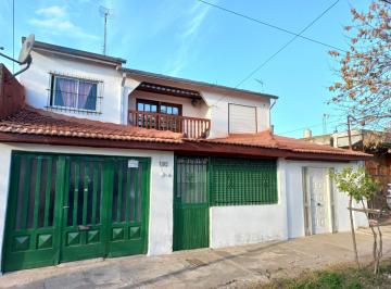 Casa de 6 ambientes, Almirante Brown · Propiedad C/cochera, Mas 3 Departamentos, Excelente Rentabilidad!