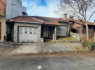 Casa · 200m² · 1 Ambiente · Venta Chalet a Reciclar. Jujuy Al 1100
