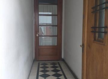 Casa · 1 Cochera · Venta Casa a Reciclar 2 Dorm. en Alberdi U$s135.000.