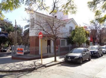 Foto · Barrio Alberdi - Excelente Casa de 2 Dorm., Amplia y Luminosa con Cochera Cubierta, 2 Baños, C