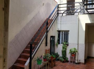 Hotel de 15 ambientes, Pompeya · Hotel Amplio con Excelente Ubicación