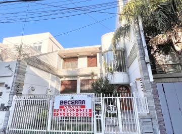 Casa de 6 ambientes, Villa del Parque · 6 Ambientes. Casa con Patio Cochera Para Dos Vehiculos. Oportunidad ¡Se Escucha Oferta!
