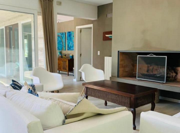 Casa · 200m² · 5 Ambientes · 1 Cochera