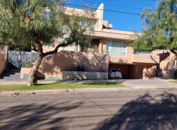 Casa de 8 ambientes, Ciudad de Mendoza · Cl/inmobiliaria Vende Casa Moderna en Barrio Dalvian