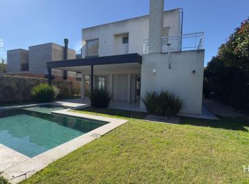 Casa de 5 ambientes, Berazategui · Casa de 5 Ambientes de Categoria en Barrio Privado Los Troncos