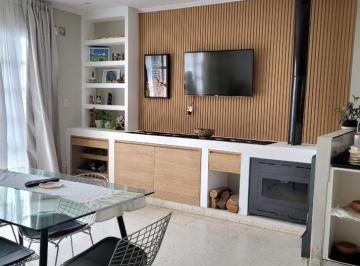 Casa · 216m² · 5 Dormitorios · Increible Planta Alta a m de Bv.