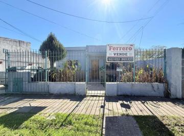 Casa de 6 ambientes, Morón · Casa a Refaccionar con Departamento Al Fondo - Lote Propio de 435 m² - Castelar Sur