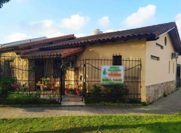 KNK-KNK-3480_2 · Excelente Casa Lote Propio en Esquina con Patio y Cochera. E