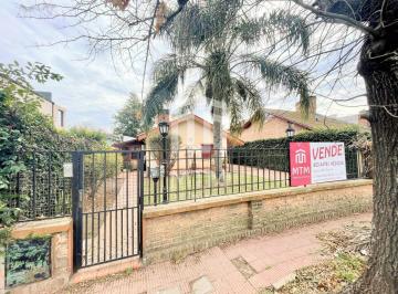 Casa · 177m² · 6 Ambientes · 2 Cocheras · Casa en Venta Rosario La Florida.