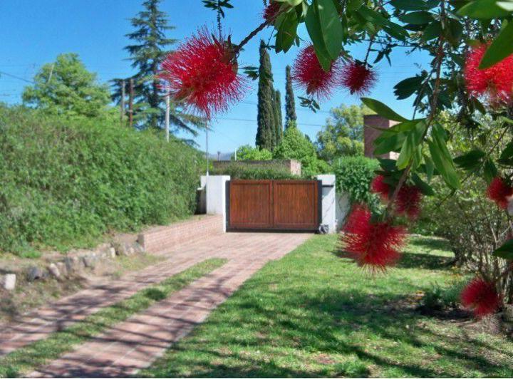 Casa · 380m² · 6 Ambientes · 2 Cocheras