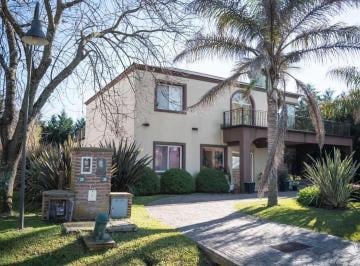 Casa · 250m² · 6 Ambientes · 2 Cocheras · Casa en Venta 6 Ambientes