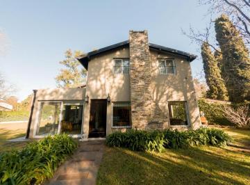 Casa · 268m² · 5 Ambientes · 2 Cocheras · Parque Leloir Excelente Ubicacion Impecable Chalet