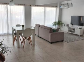 Departamento de 3 ambientes, San Isidro · Excelente Departamento de Tres Ambientes en Av Centenario