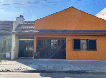 Casa · 130m² · 4 Ambientes · 2 Cocheras · Casa en Venta - Morón