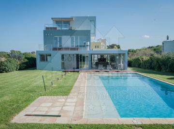 Casa de 4 ambientes, Cariló · Con Vista Parcial Al Mar, Piscina y Jacuzzi en La Terraza (Cod - 267)