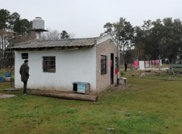 Quinta vacacional · 70m² · 2 Ambientes · 5 Cocheras · Dos Lotes de 4500 m² Cada Uno, Total 9000 m².
