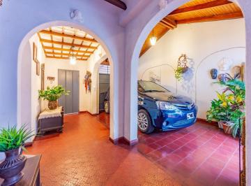 Casa · 171m² · 5 Ambientes · 1 Cochera · Venta / Permuta - Casa con 3 Dorm., Dos Patios y Cochera Automatizada en Barrio "Las Heras".