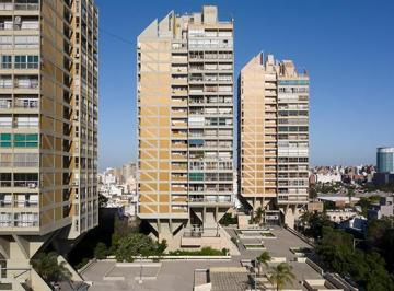 Departamento de 6 ambientes, Córdoba · Alberdi Oportunidad! Gran Dpto 3 Dorm C/balcón y Coch. en Complejo Alas.